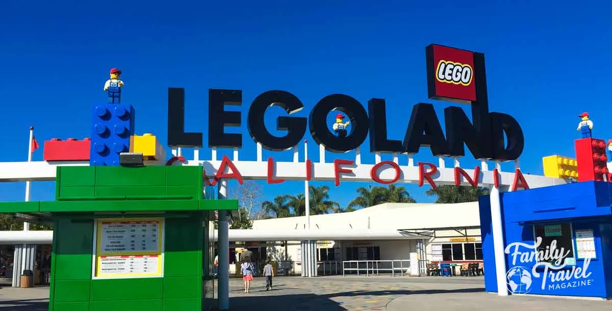 Entrance to LEGOLAND California with ticket booths
