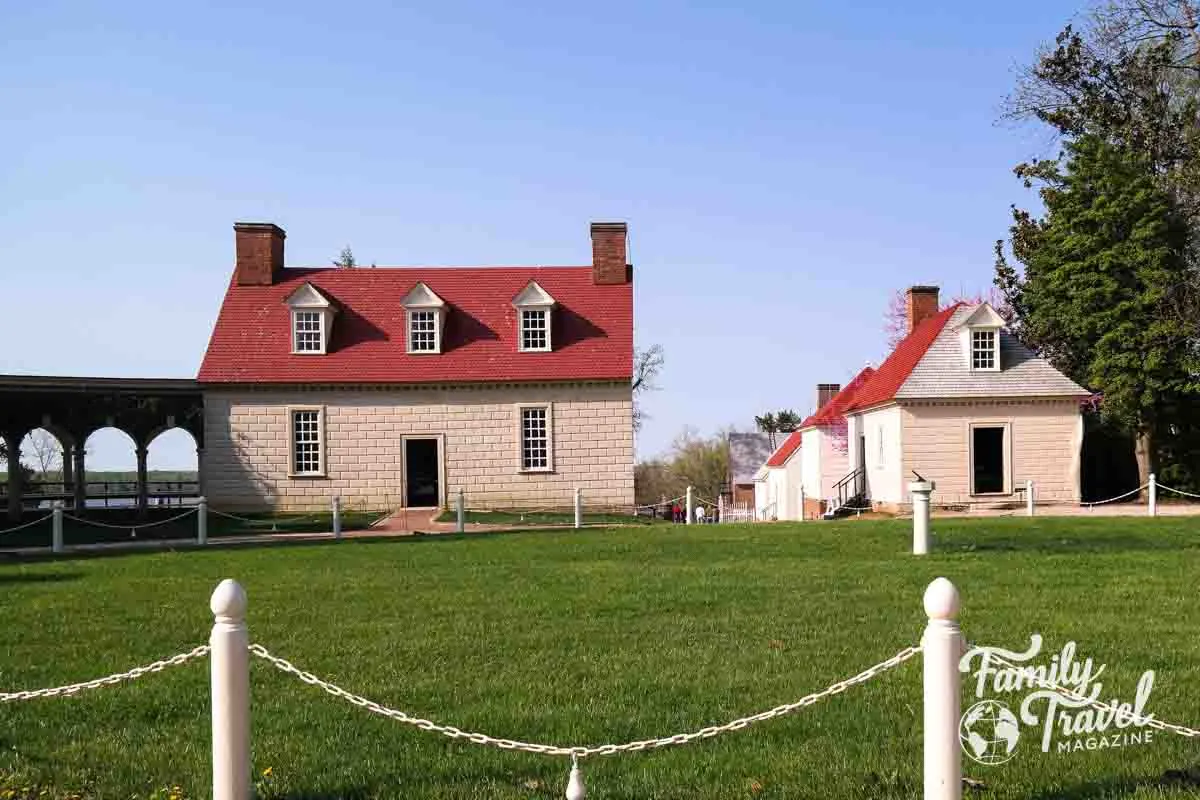 Colonial buildings at Mount Vernon