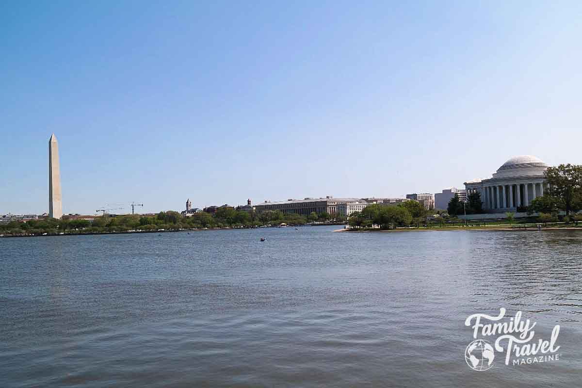 Jefferson and Washington Memorials from a distance