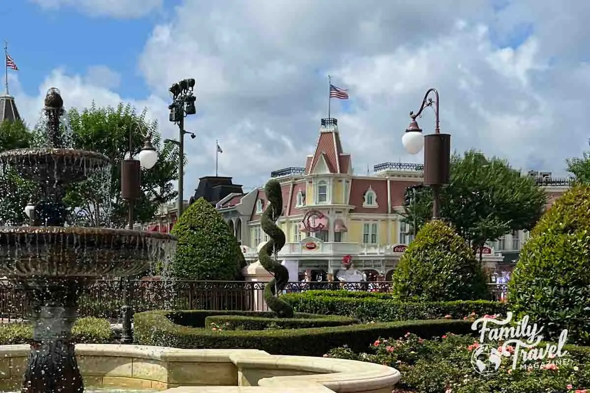 Plaza Restaurant view from the hub of the Magic Kingdom