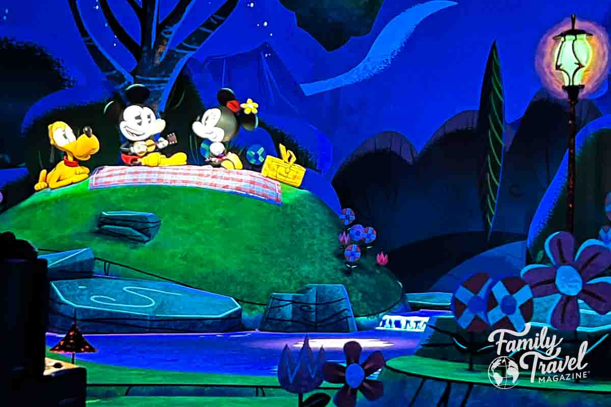 Mickey and Minnie picnic cartoon in ride