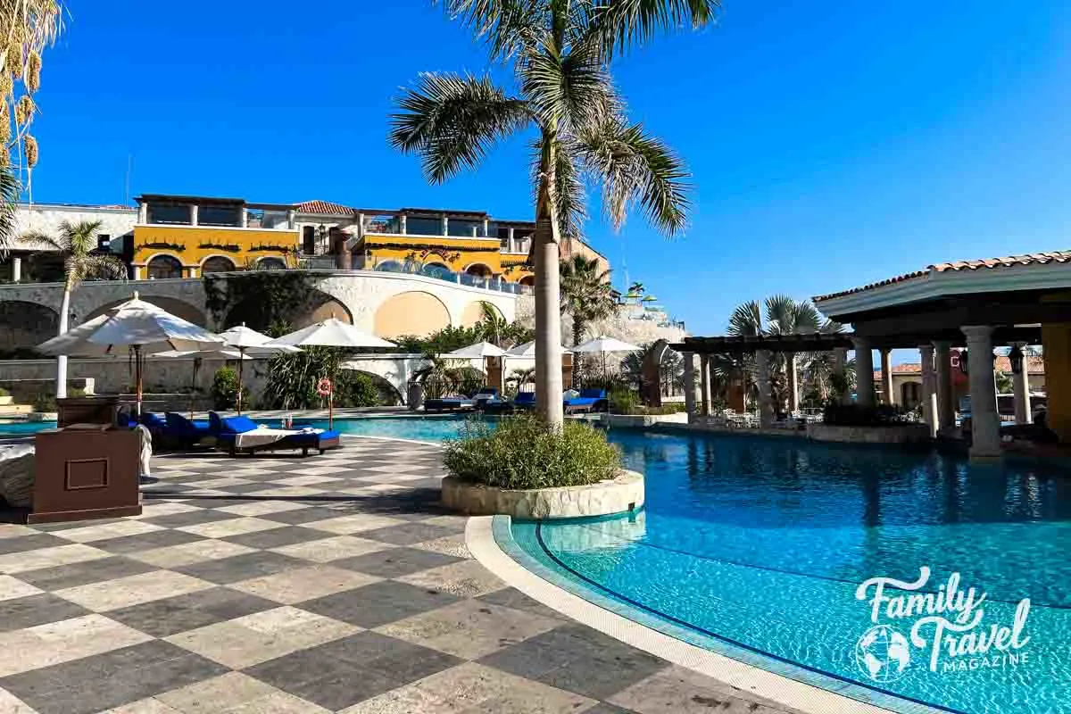 Large pool with clifftop restaurant overlooking the pool